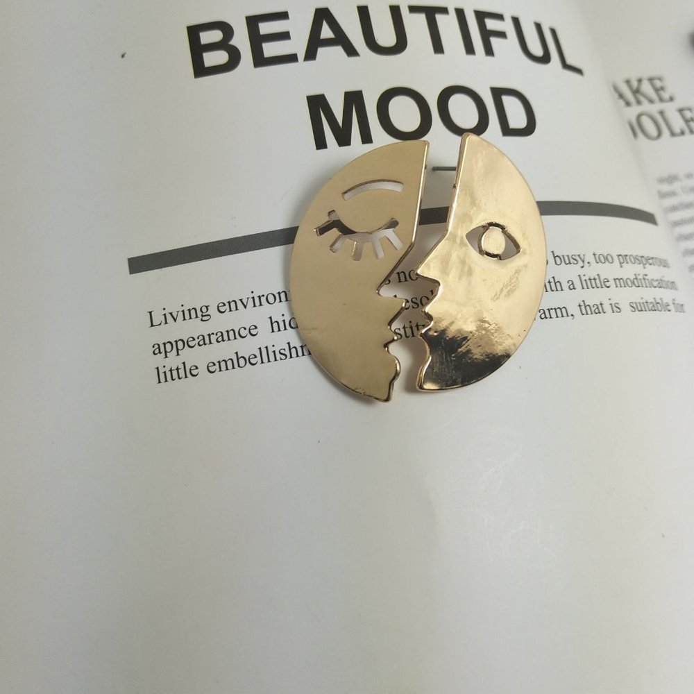 💕LAST ONE Boutique Moon Lovers Earrings - Picture 2 of 5